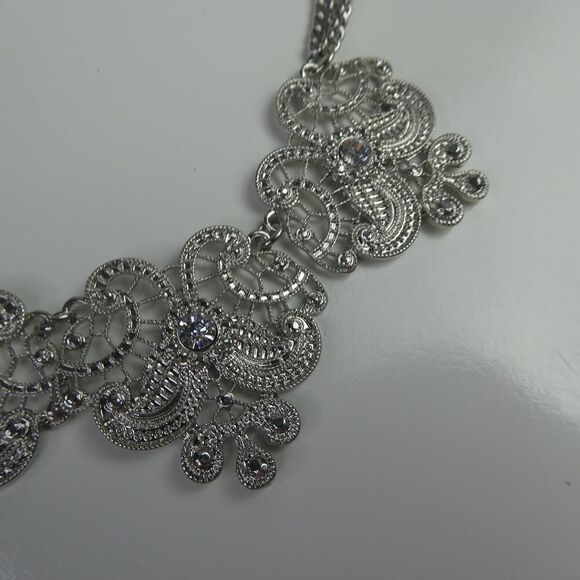 Bay to Baubles Silver Tone Filigree Bib Statement Necklace Adjustable NEW NWT - Picture 4 of 6